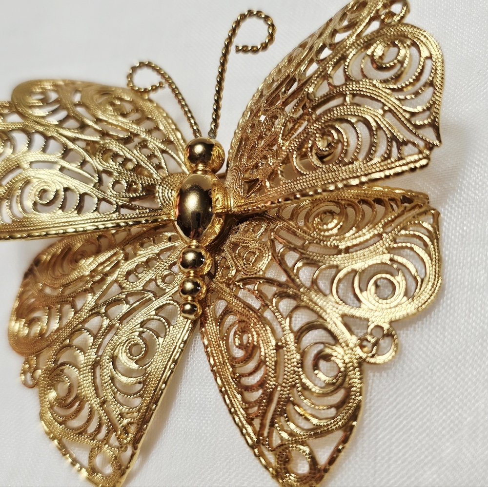 VTG Monet Butterfly Moth Goldtone Mesh Style 2.5" Brooch Pin - Picture 7 of 12